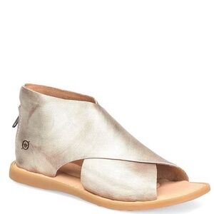 BORN Metallic Gold NWB IWA Sandals Size 11 Medium